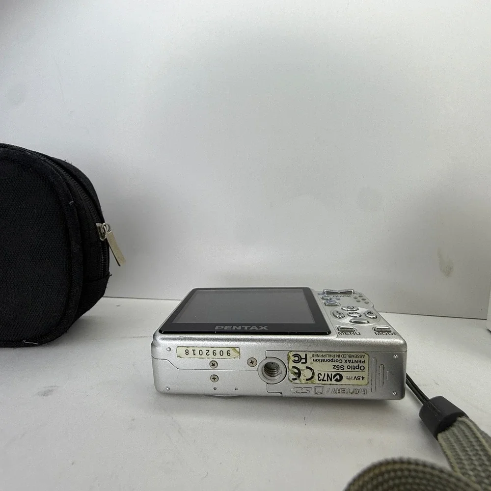 Pentax Optio S5z Silver Digital Camera 5.0MP 3x Zoom Bundle with Charger‎ Case